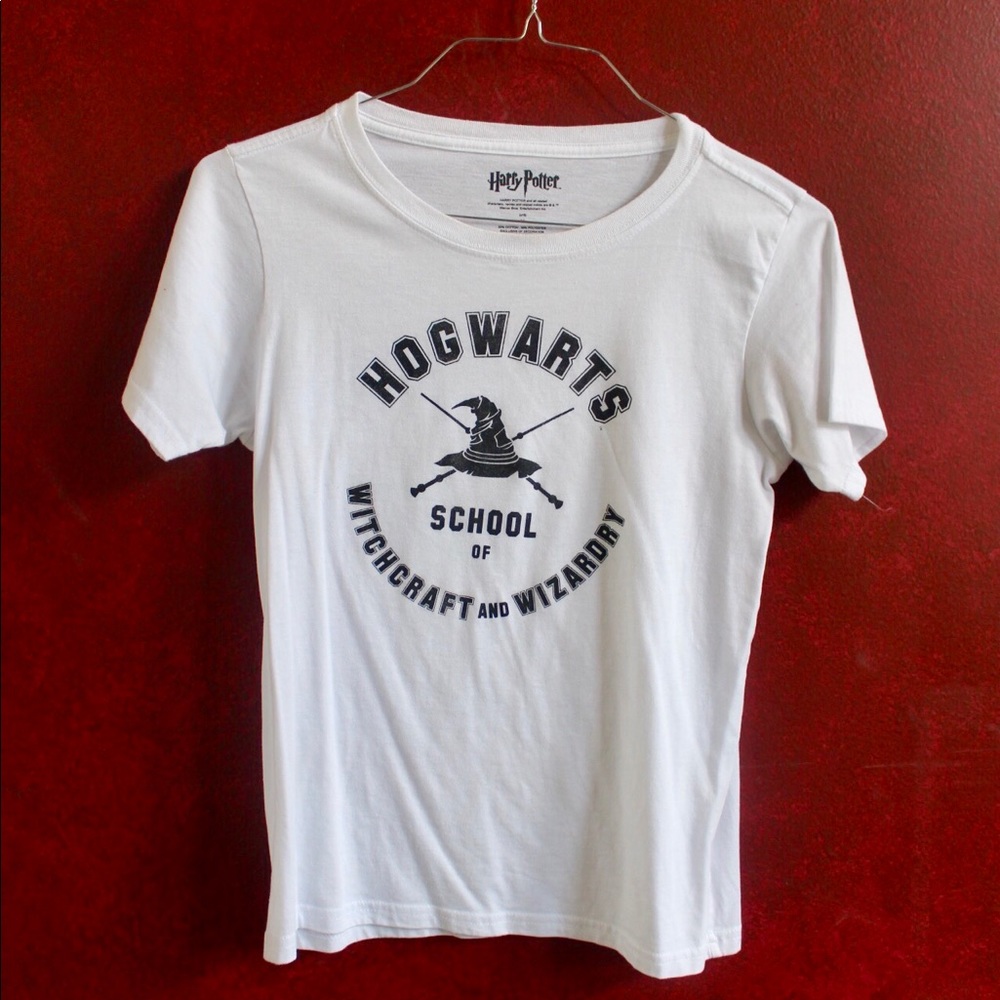 Hogwarts graphic tee